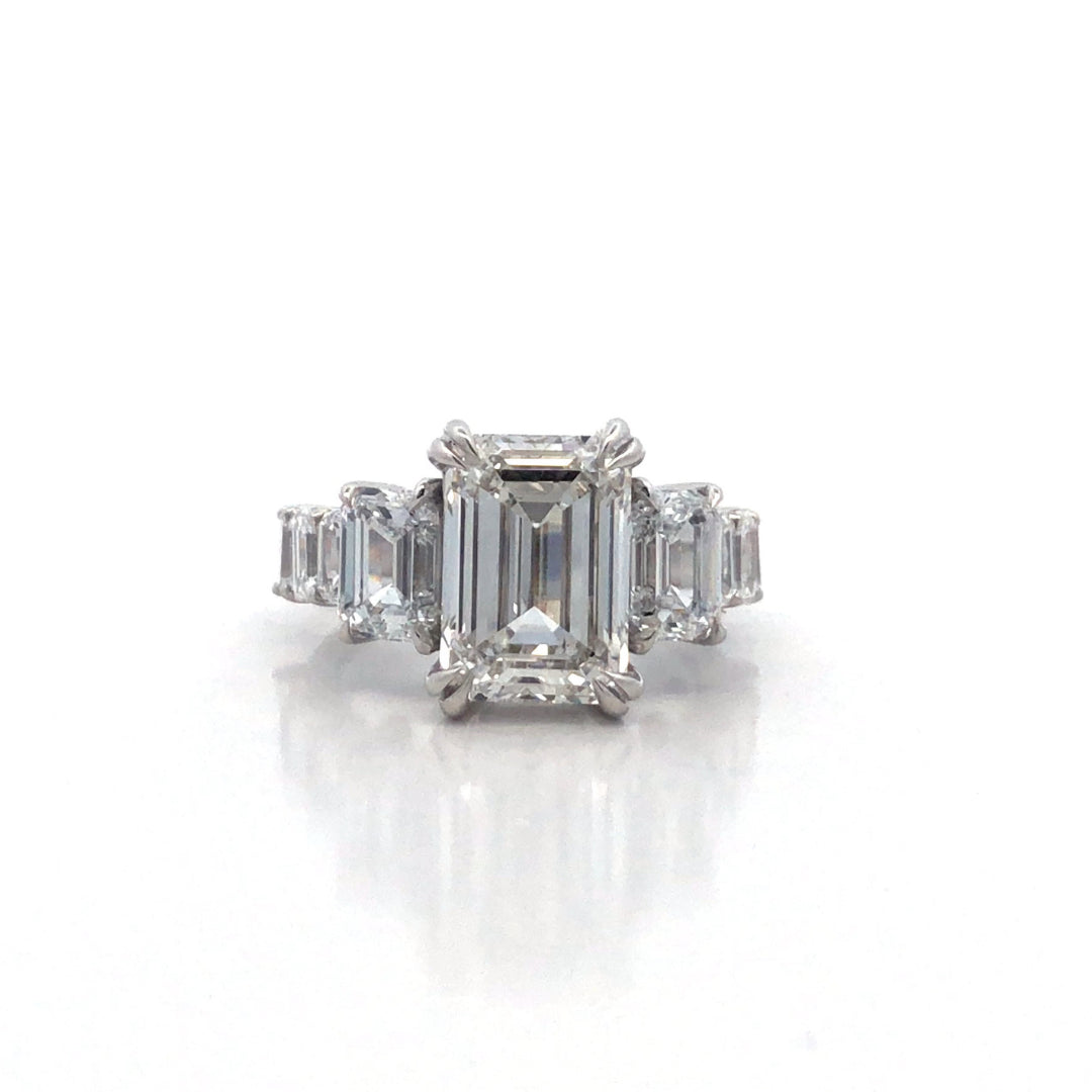 14Ct White Gold Emerald Shaped 5.00Ct Lab Grown Diamond Centre And 8 X Emerald Shape Lab Grown Diamond Ring Size M.5 Tdw=8.50Ct Has IGI cert.