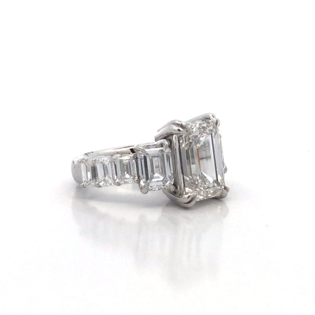 14Ct White Gold Emerald Shaped 5.00Ct Lab Grown Diamond Centre And 8 X Emerald Shape Lab Grown Diamond Ring Size M.5 Tdw=8.50Ct Has IGI cert.