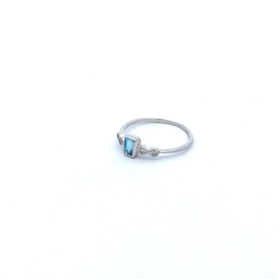 14Ct White Gold Bezel Set Natural Blue Topaz And Diamond Ring.