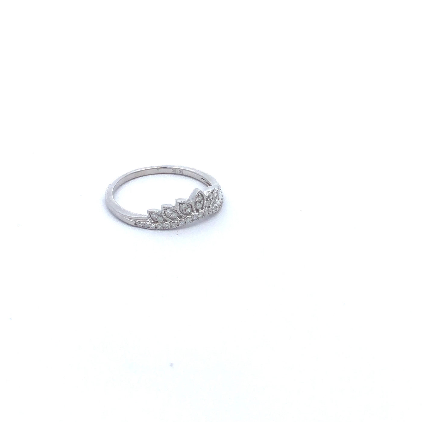 14Ct White Gold Crown Diamond Ring. Tdw=0.15Ct